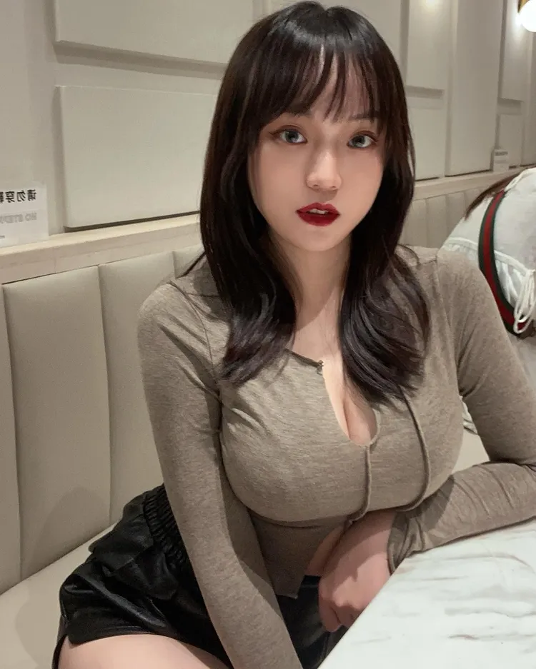 《Bonnie Du》写真作品大胆的露出上围，百看不腻-吾尤客