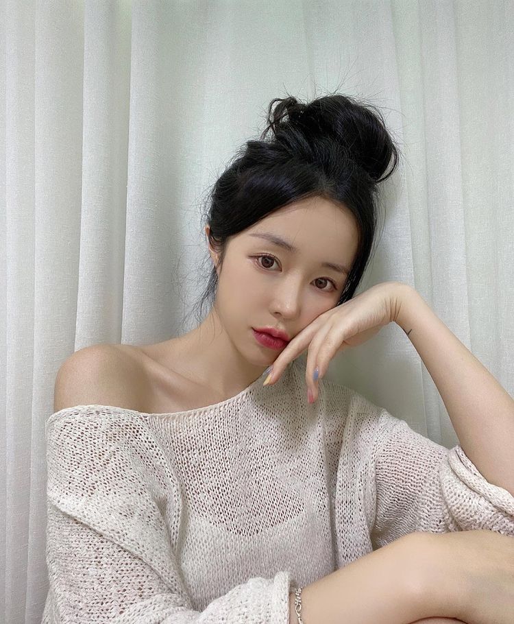 韩国网红麻豆《쥬​​》自拍尽情展示火辣好身材-吾尤客