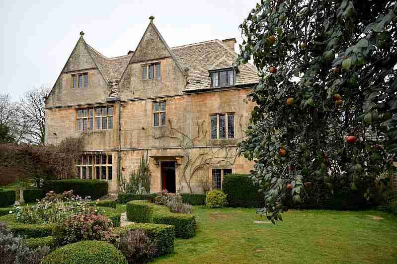 【影评解析】《们》悬疑诡异且猎奇血腥,剧情结局却暗藏深意 们 电影剧照