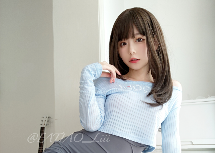 (迷之呆梨)蓝色针织衫《吉他妹妹》系列美图-吾尤客