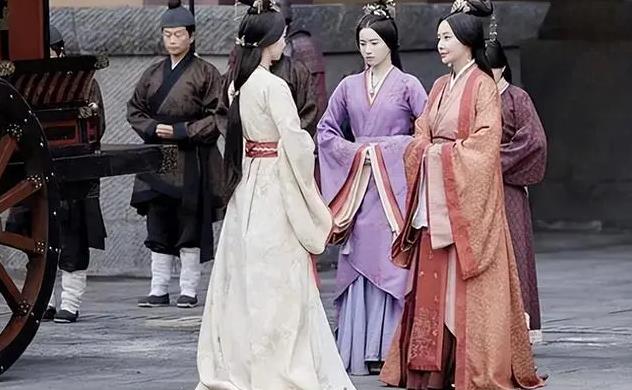 古代衣服那么长怎么上厕所?-吾尤客