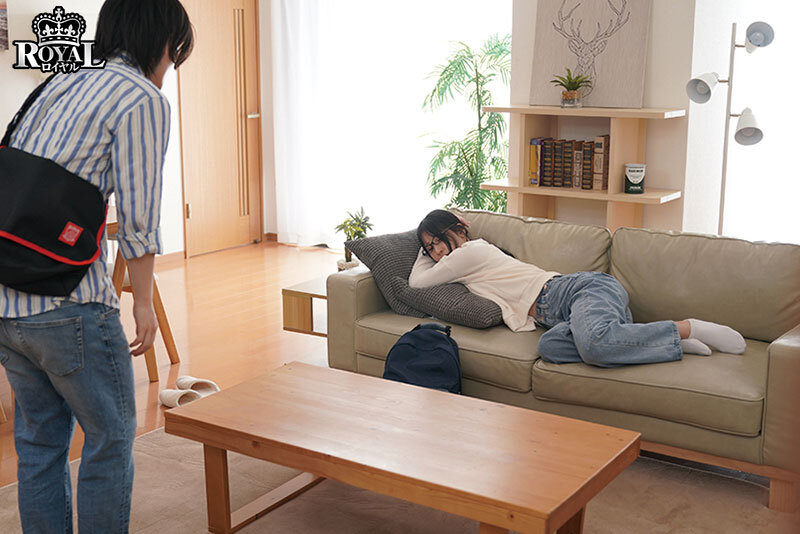 僕の姉は地味で控えめですが、眼鏡を外すと、絶世の美女で我慢できず迫ったら素股からの生挿入で初里出しをさせてくれました。 西野絵美 1