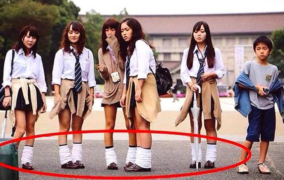 为什么日本女生的腿型普遍较弯？-吾尤客