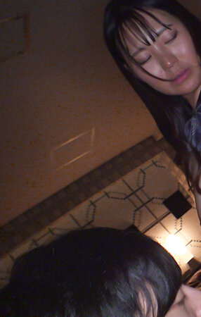 プライベートおっパブ お店が突然の休業 お金に困った嬢から2人で会いたいと連絡が…店に内緒でおっぱいを揉んで里出しセックス 神坂朋子 5