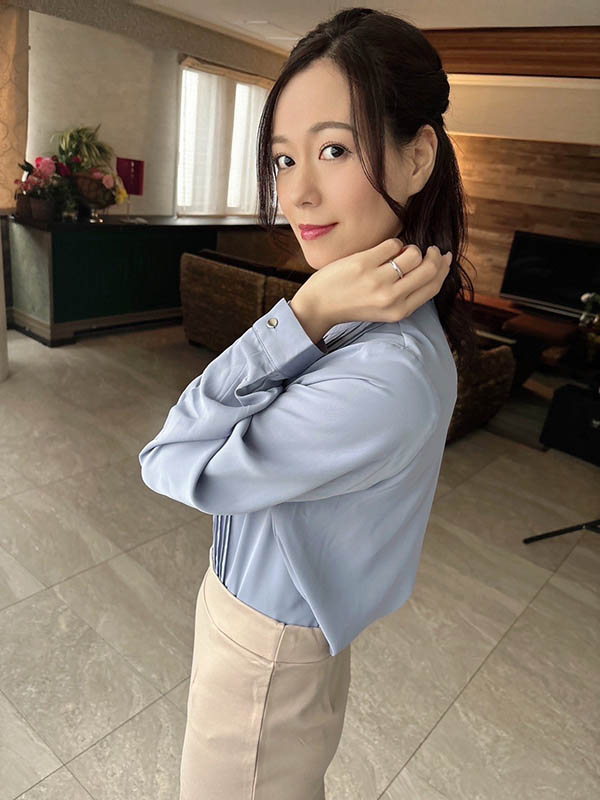 图片[2]-资产破百万美金美女企业家「岬光」精选作品推荐介绍及封面预览-吾尤客